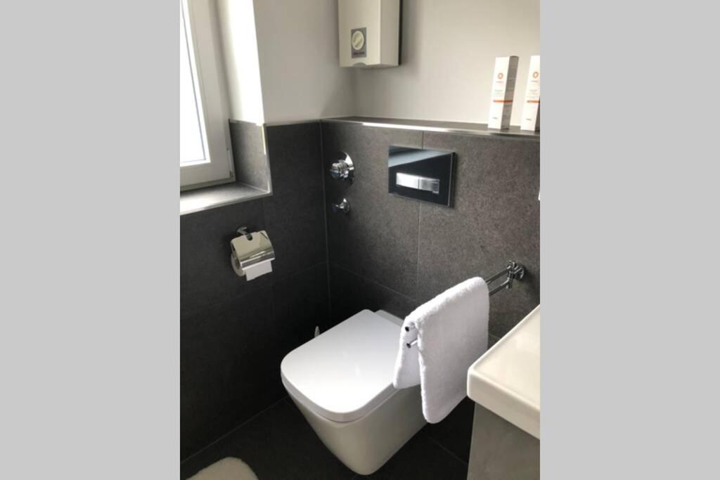 Wohnung im grünen mit traumhaften Ausblick Krefeld Exterior foto